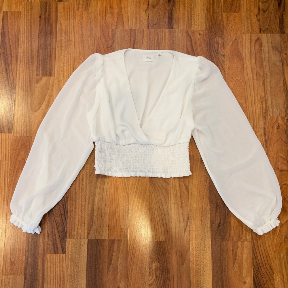 Aritzia Wilfred V neck blouse